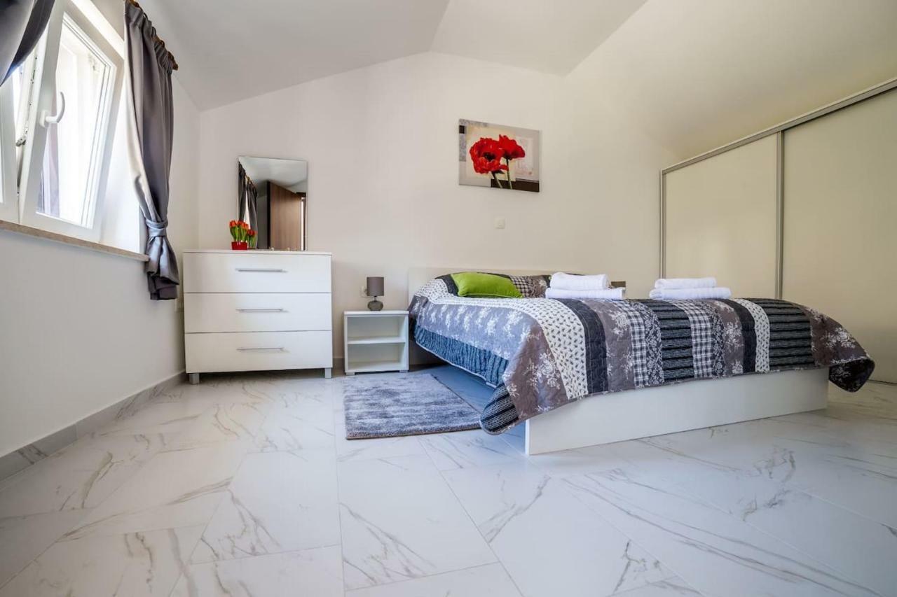 Apartment Podini Брсеч Екстер'єр фото
