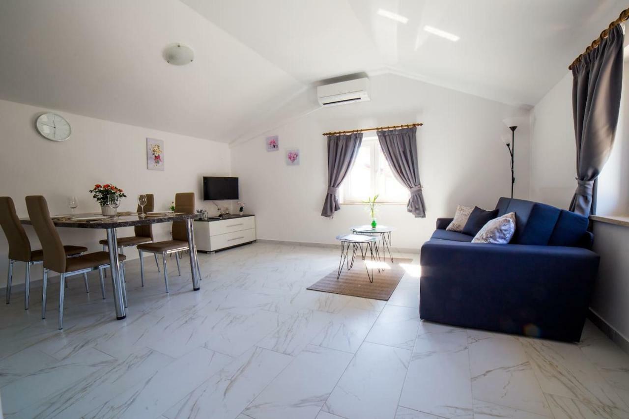 Apartment Podini Брсеч Екстер'єр фото