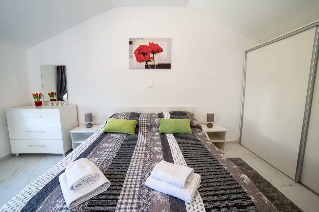 Apartment Podini Брсеч Екстер'єр фото