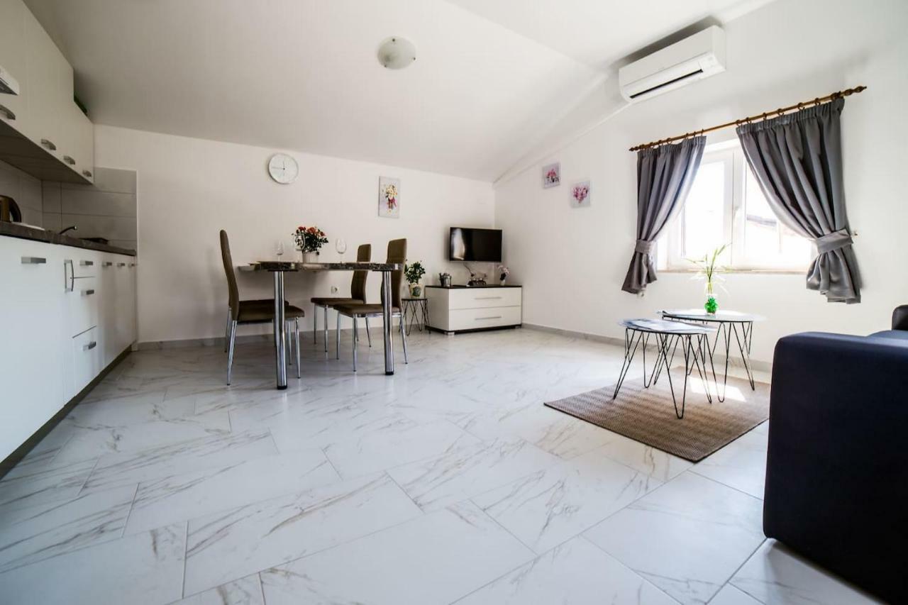 Apartment Podini Брсеч Екстер'єр фото