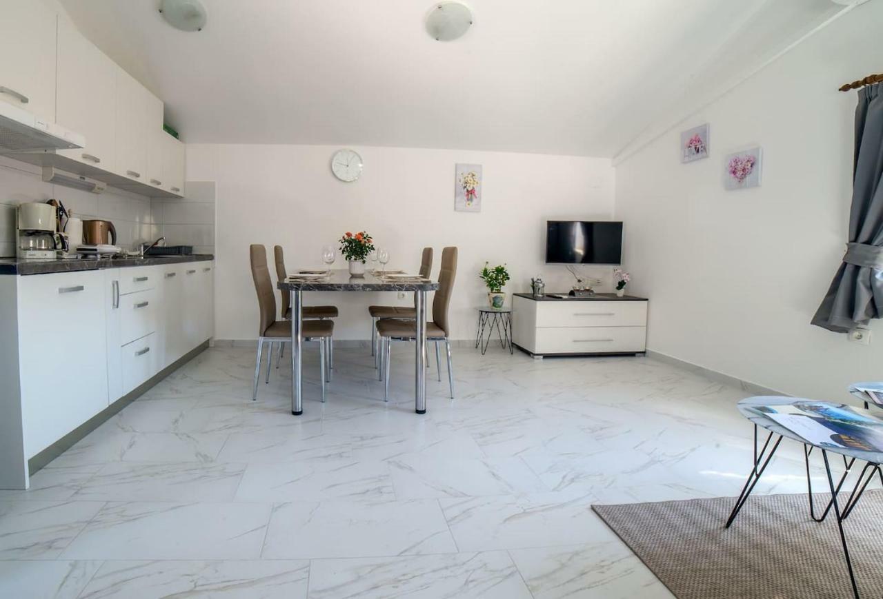 Apartment Podini Брсеч Екстер'єр фото