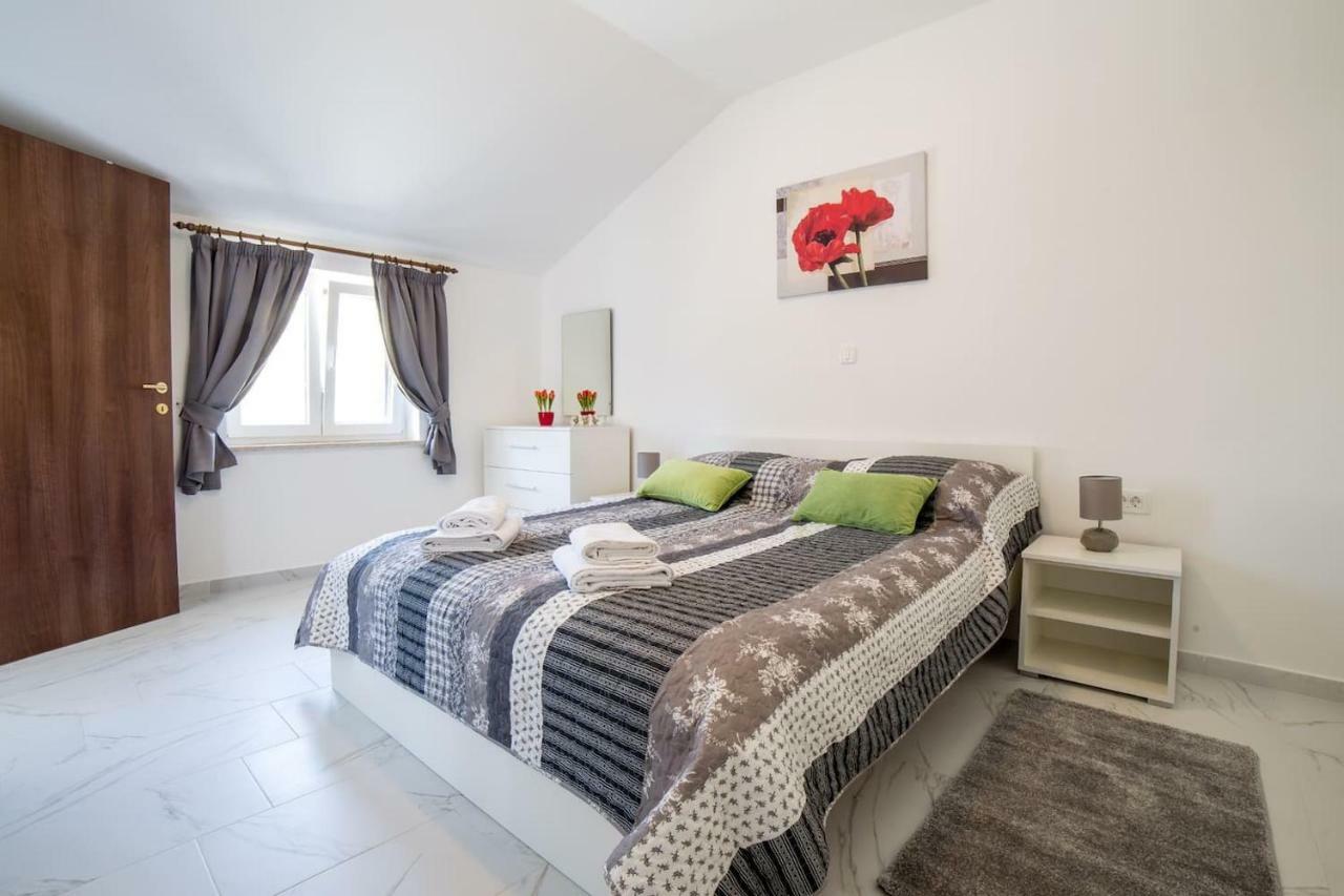 Apartment Podini Брсеч Екстер'єр фото